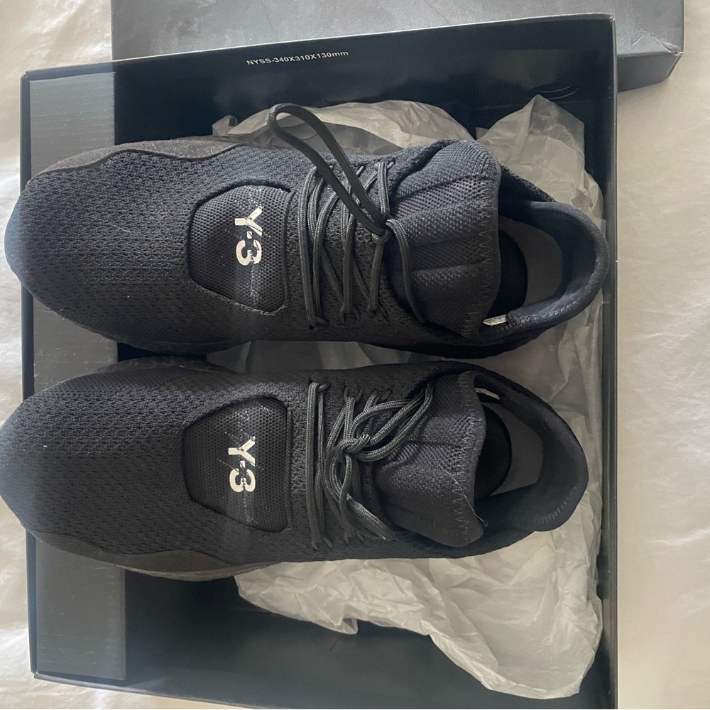 Mens Y-3 Black Sneakers Sleek Modern Design